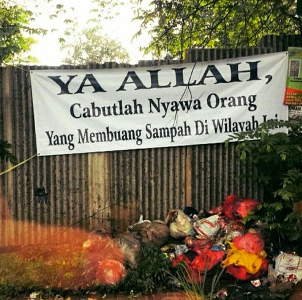 “Dear God, please take the souls of the people who litter in this area." Photo courtesy of Visual Jalanan.