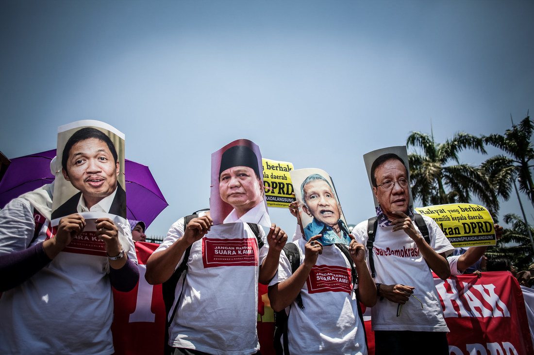 Civil society activists demonstrating against the bill to eliminate direct elections for regional leaders. Photo by Transparency International Indonesia.