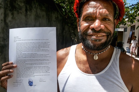 Linus Hiluka, one of the five men granted clemency by President Joko Widodo. Photo by Andreas Harsono.