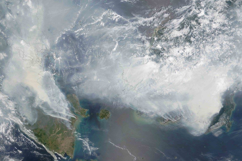 Preventing the conditions that allow fires to catch and spread so easily will require serious improvements to land and forest governance and law enforcement. Photo by by Adam Voiland (NASA Earth Observatory) and Jeff Schmaltz (LANCE MODIS Rapid Response). 