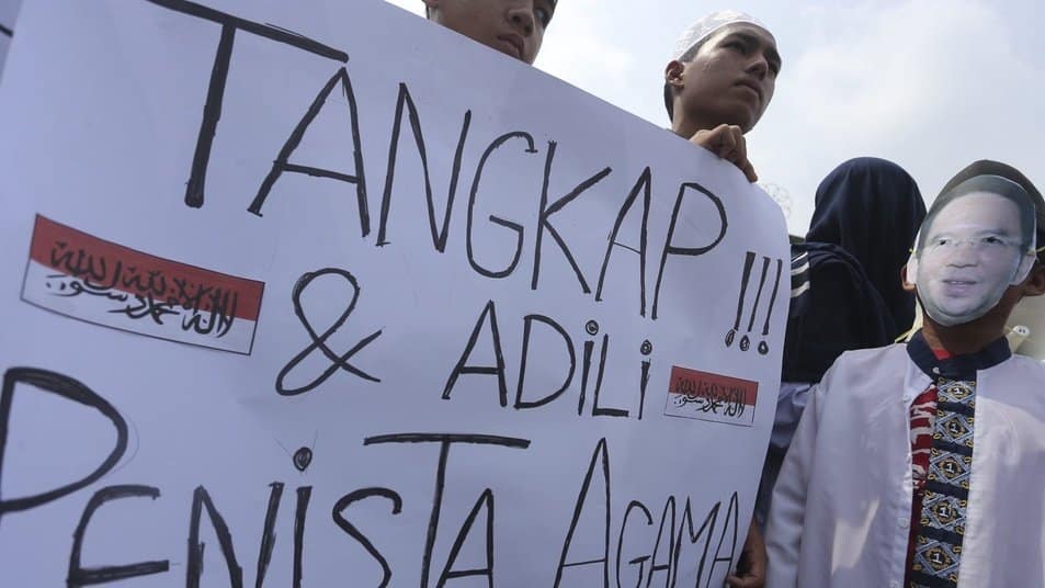Protesters demand Jakarta Governor Basuki "Ahok" Tjahaja Purnama is arrested and tried over alleged blasphemy. Photo by Nova Wahyudi for Antara.